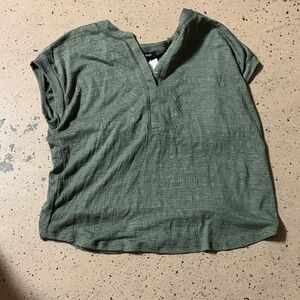 Cable & Gauge Textured Olive Short Sleeve Top